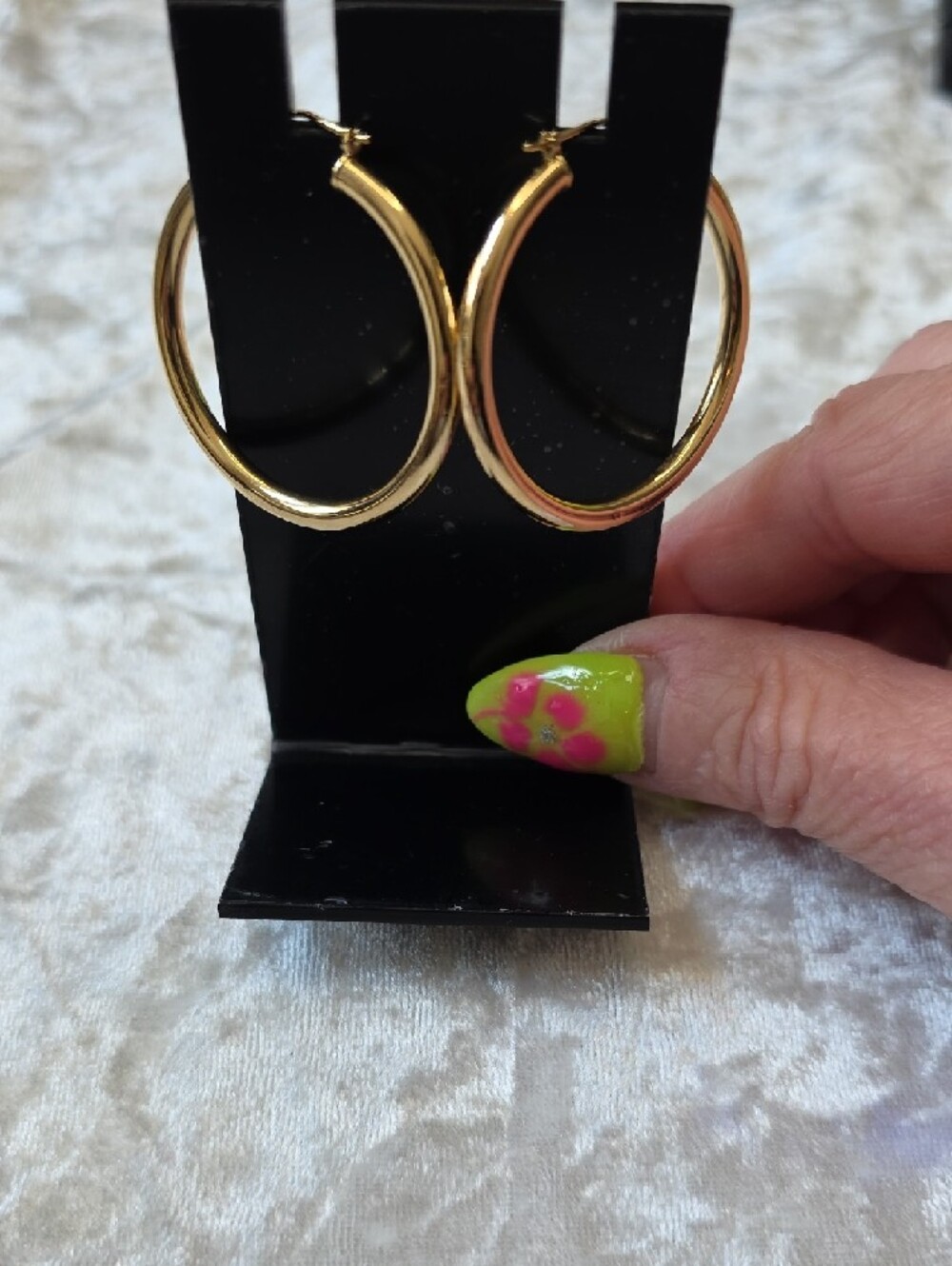 14kt Gold Hollow Hoop Earrings - Classic - Picture 3 of 11